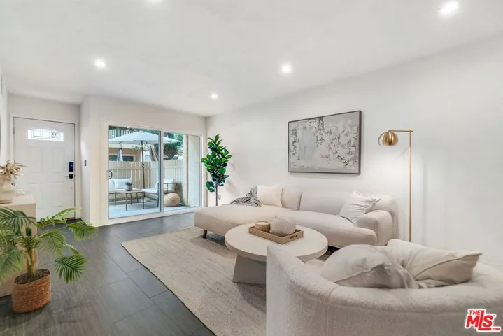 8121 Canby Avenue 4, Reseda, California 91335