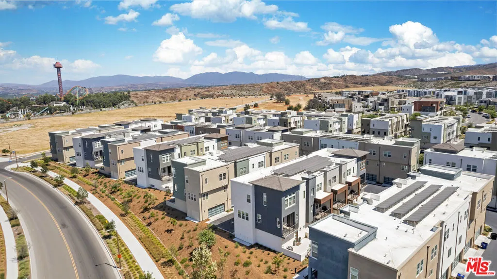 27009 Hummingbird Lane, Valencia, California 91381 home-pic-4