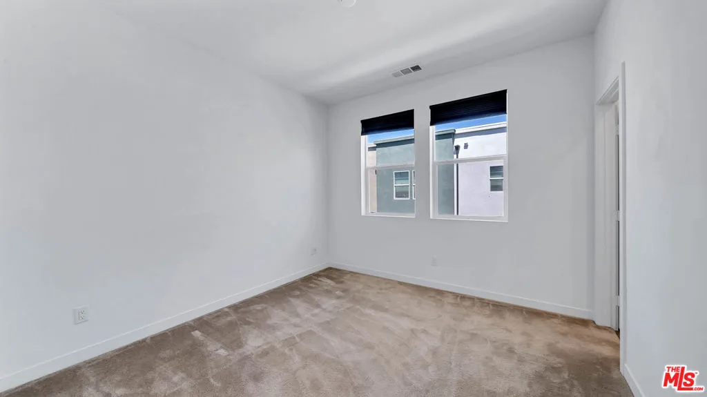 27009 Hummingbird Lane, Valencia, California 91381 home-pic-25