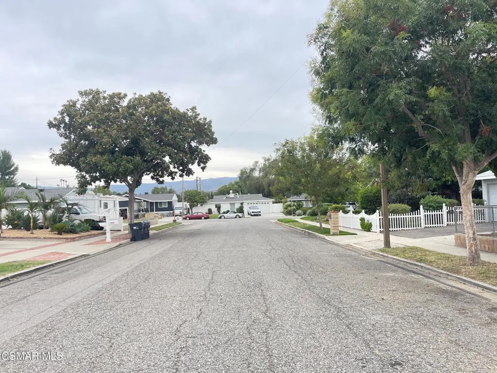 2057 Magnolia Street, Simi Valley, California 93065 home-pic-22