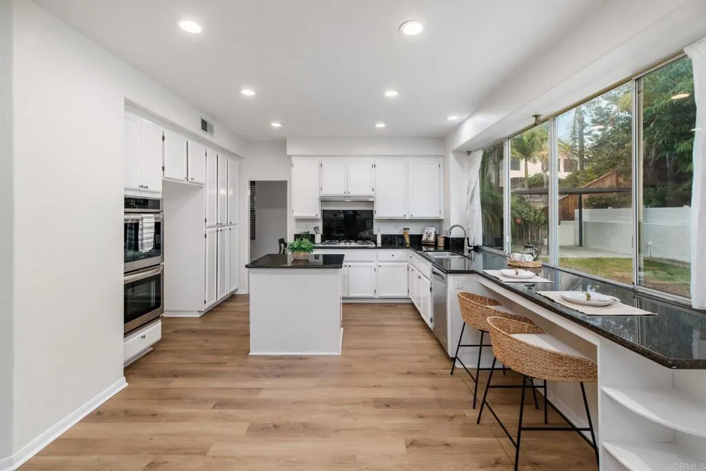 5010 Palmera Drive, Oceanside, California 92056 home-pic-6