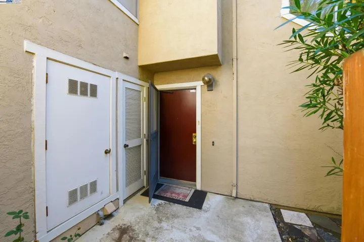 93 Cassia Dr, Hayward, California 94544