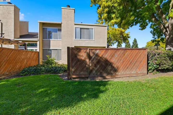 93 Cassia Dr, Hayward, California 94544