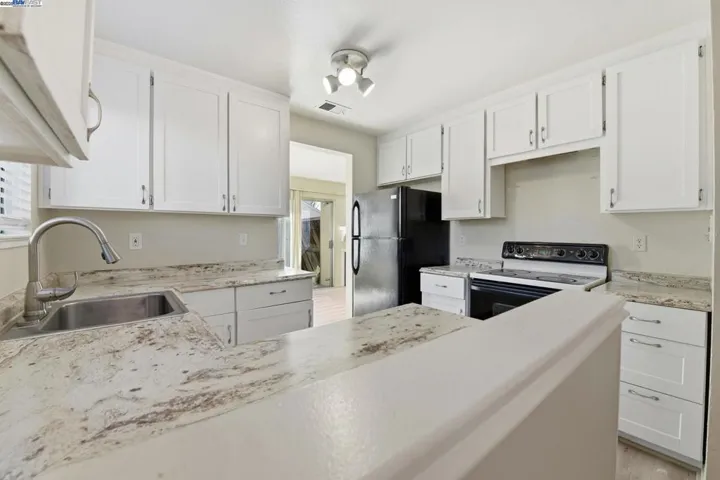 93 Cassia Dr, Hayward, California 94544