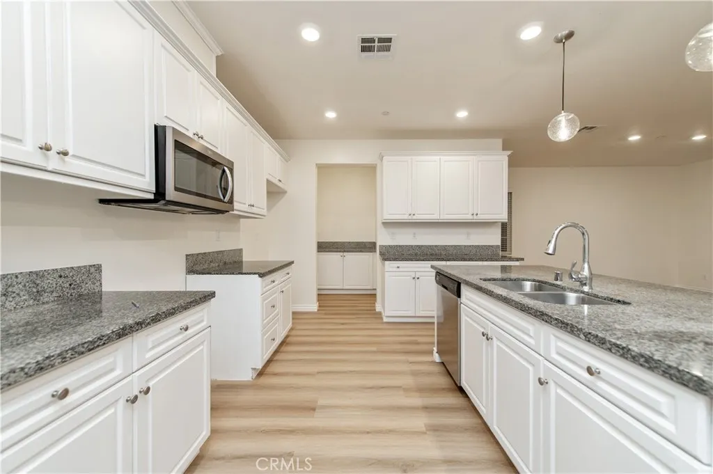 2072 E Sentinel Privado, Ontario, California 91764 home-pic-8
