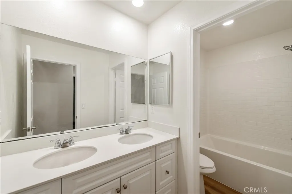 2072 E Sentinel Privado, Ontario, California 91764 home-pic-24