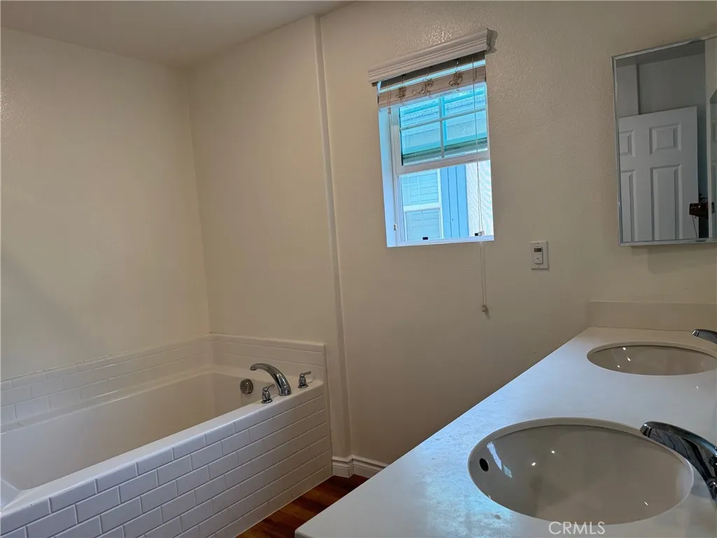 2072 E Sentinel Privado, Ontario, California 91764 home-pic-18