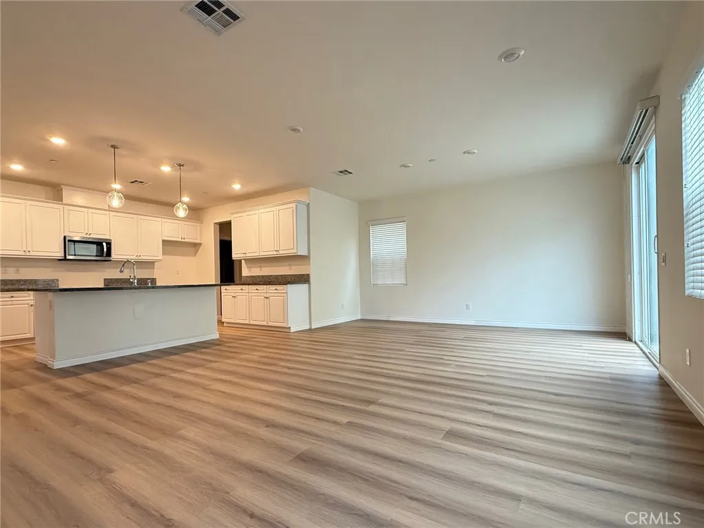 2072 E Sentinel Privado, Ontario, California 91764 home-pic-15