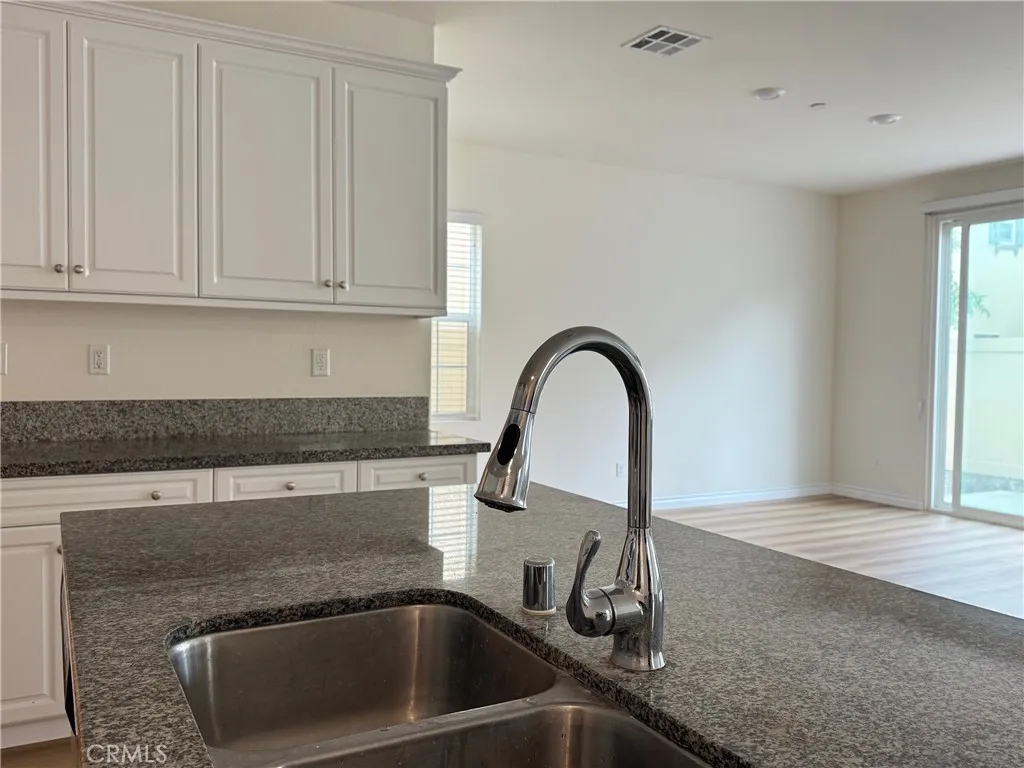 2072 E Sentinel Privado, Ontario, California 91764 home-pic-14