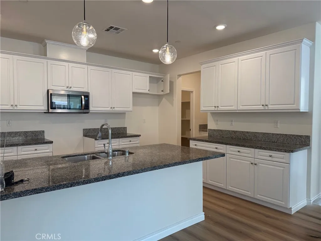 2072 E Sentinel Privado, Ontario, California 91764 home-pic-10