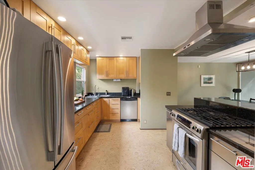 317 S Orchard Drive, Burbank, California 91506 home-pic-7