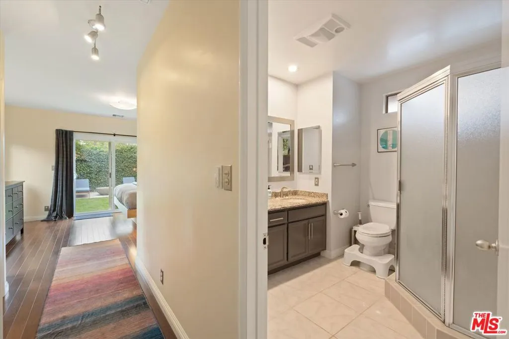 317 S Orchard Drive, Burbank, California 91506 home-pic-23