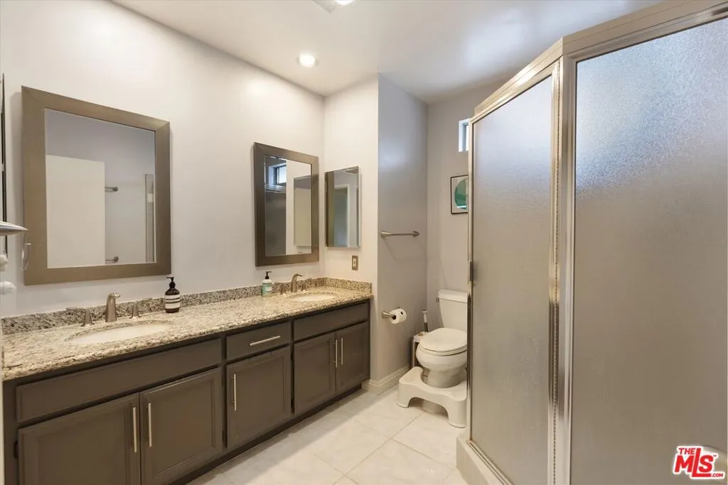 317 S Orchard Drive, Burbank, California 91506 home-pic-24