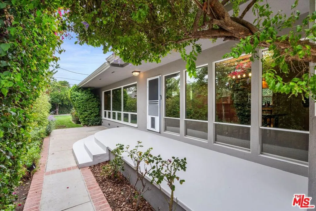 317 S Orchard Drive, Burbank, California 91506 home-pic-0