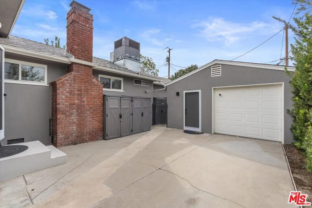 317 S Orchard Drive, Burbank, California 91506 home-pic-32
