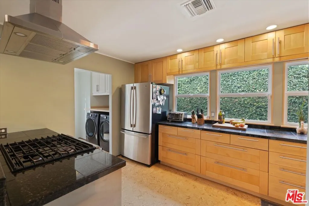 317 S Orchard Drive, Burbank, California 91506 home-pic-9