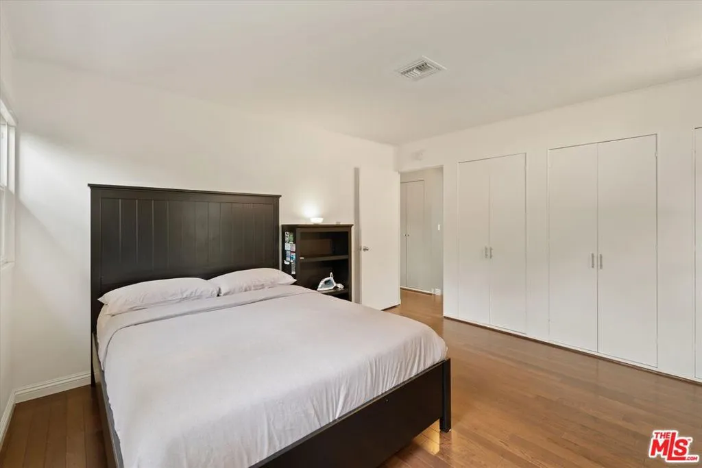 317 S Orchard Drive, Burbank, California 91506 home-pic-16
