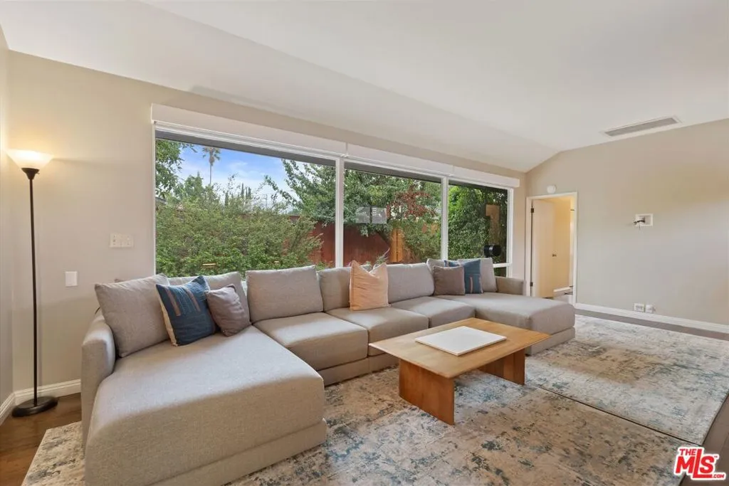 317 S Orchard Drive, Burbank, California 91506 home-pic-13