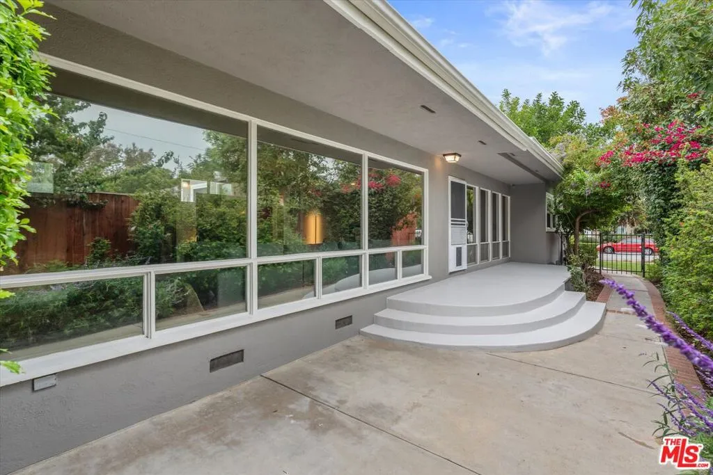 317 S Orchard Drive, Burbank, California 91506 home-pic-1
