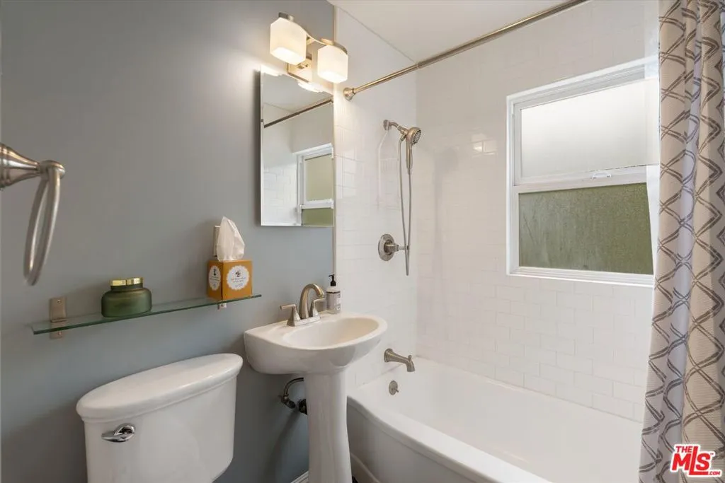 317 S Orchard Drive, Burbank, California 91506 home-pic-19