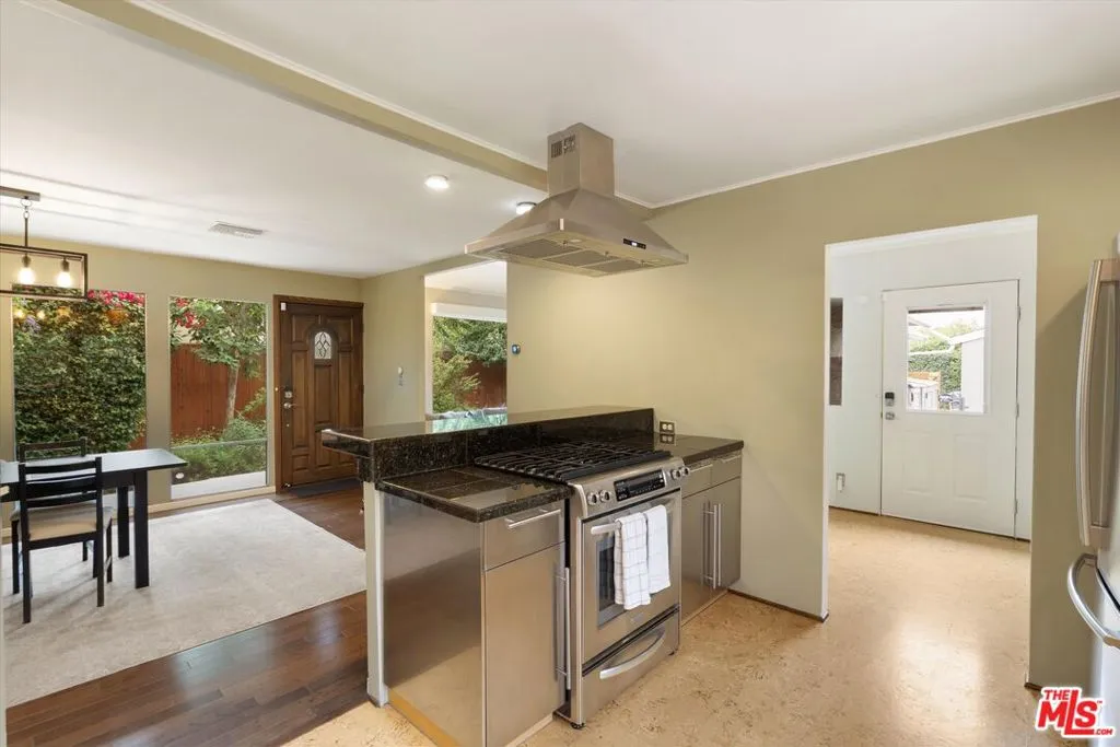 317 S Orchard Drive, Burbank, California 91506 home-pic-10