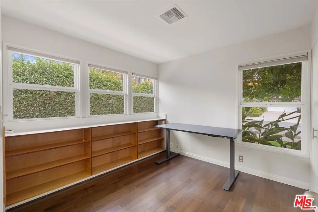 317 S Orchard Drive, Burbank, California 91506 home-pic-17