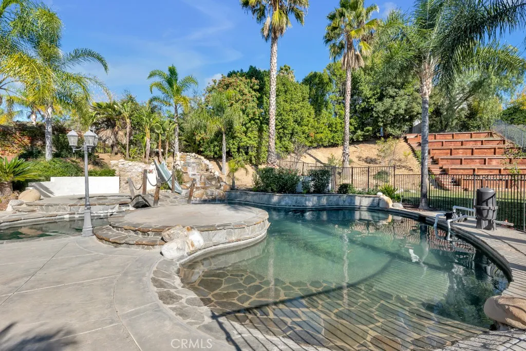 5853 Spirit Lake Court, Simi Valley, California 93063 home-pic-16