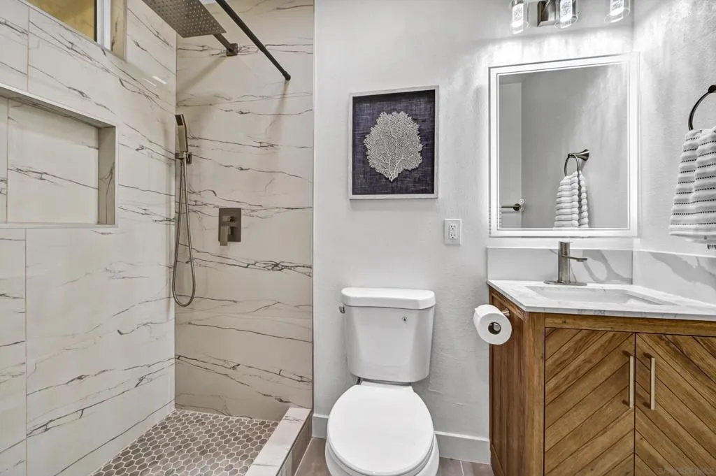 3904 Sherbourne Dr, Oceanside, California 92056 home-pic-19