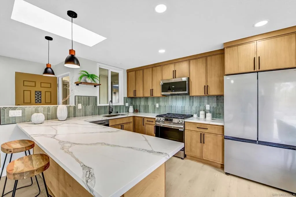 3904 Sherbourne Dr, Oceanside, California 92056 home-pic-8
