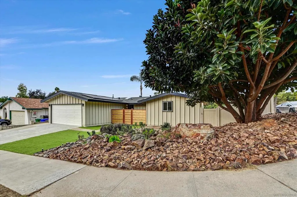 3904 Sherbourne Dr, Oceanside, California 92056 home-pic-1