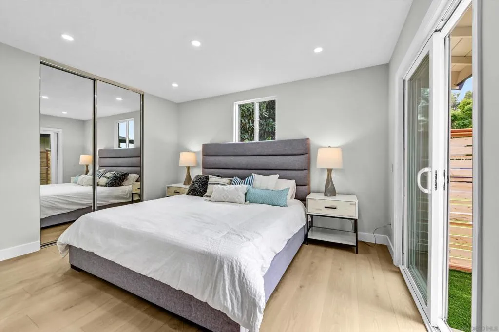 3904 Sherbourne Dr, Oceanside, California 92056 home-pic-20