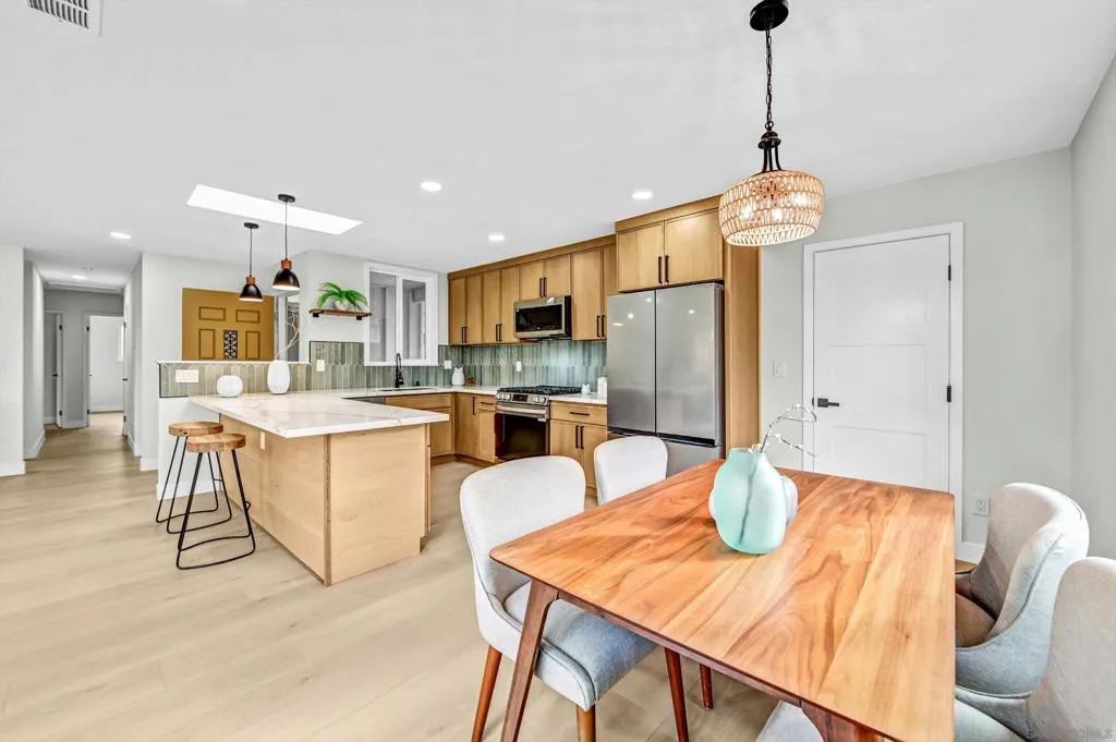 3904 Sherbourne Dr, Oceanside, California 92056 home-pic-7
