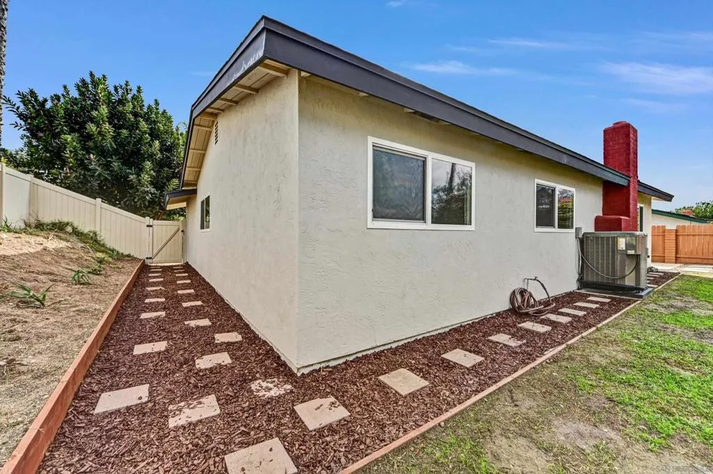 3904 Sherbourne Dr, Oceanside, California 92056 home-pic-28