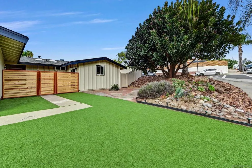 3904 Sherbourne Dr, Oceanside, California 92056 home-pic-3