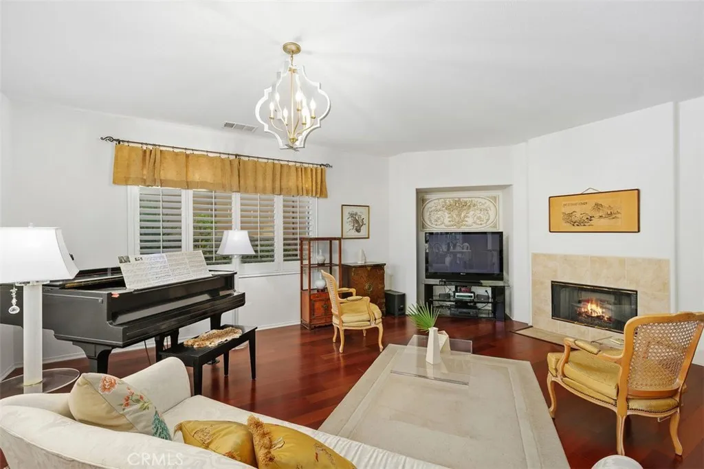 35648 Loggins Court, Winchester, California 92596 home-pic-6
