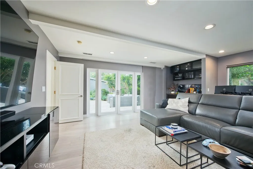 4719 Tyrone, Sherman Oaks, California 91423 home-pic-12