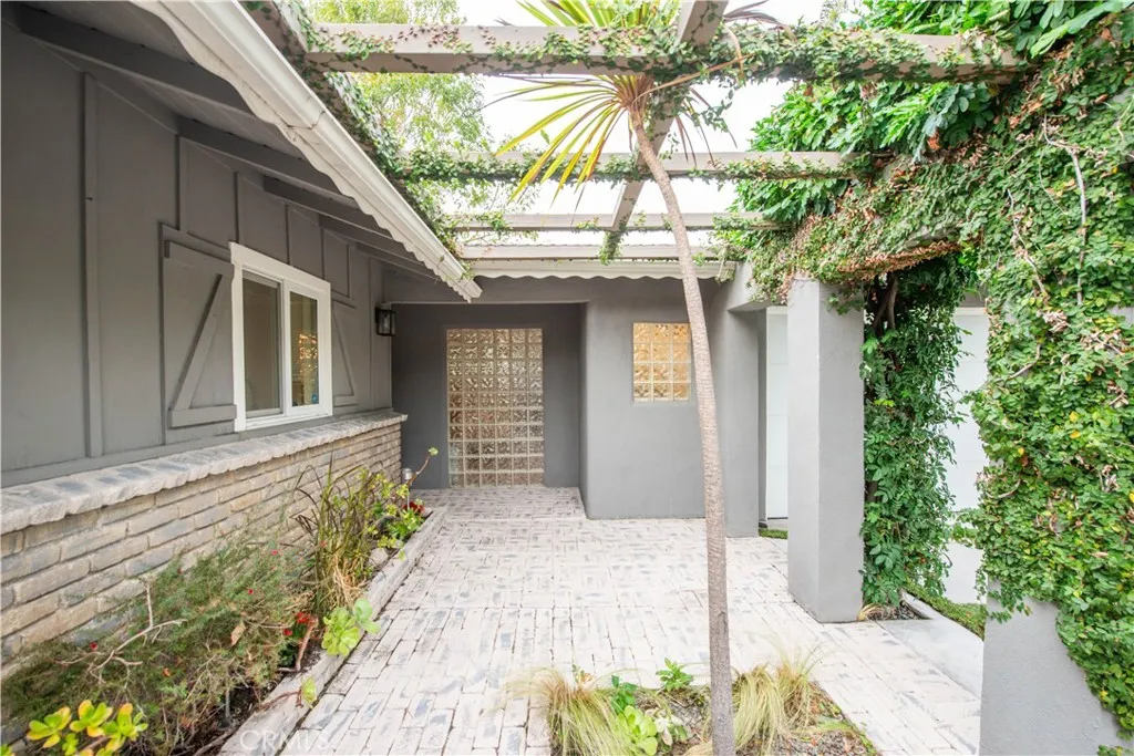 4719 Tyrone, Sherman Oaks, California 91423 home-pic-40