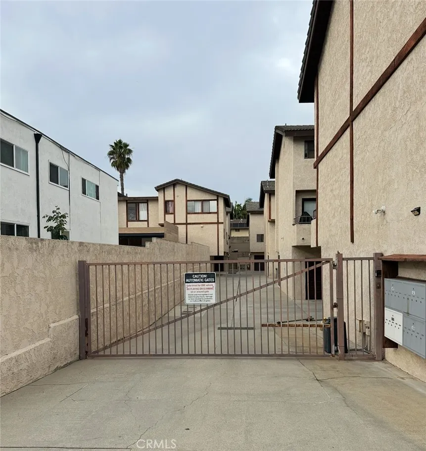 1119 Magnolia Avenue 2, Gardena, California 90247 home-pic-1
