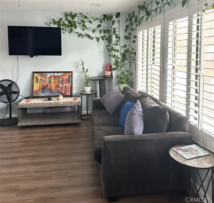 1119 Magnolia Avenue 2, Gardena, California 90247 home-pic-2