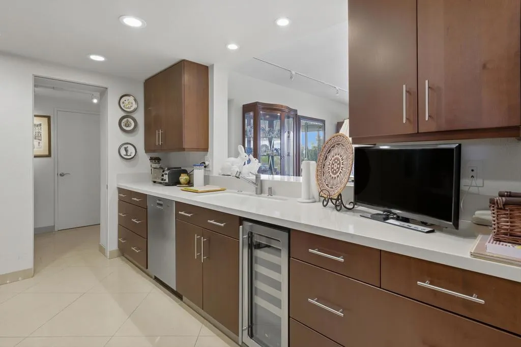 900 Island Drive 207, Rancho Mirage, California 92270 home-pic-14