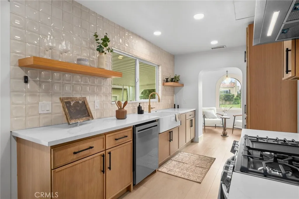 3477 Floresta, Los Angeles, California 90043 home-pic-12