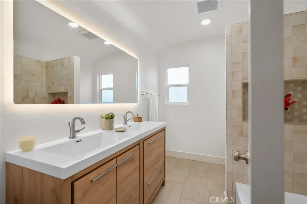 3477 Floresta, Los Angeles, California 90043 home-pic-22