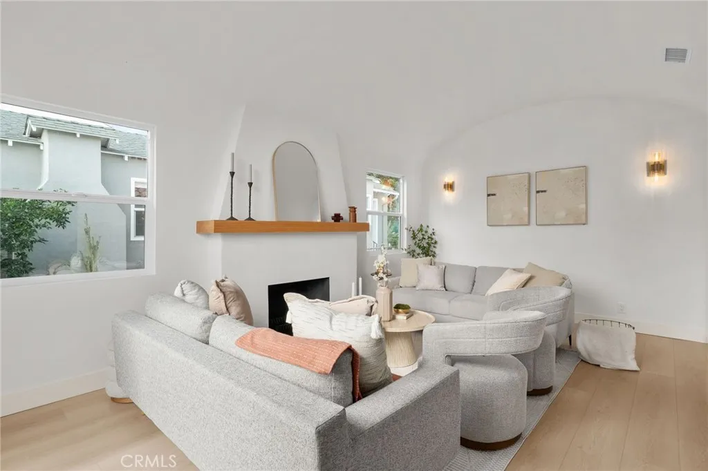 3477 Floresta, Los Angeles, California 90043 home-pic-3