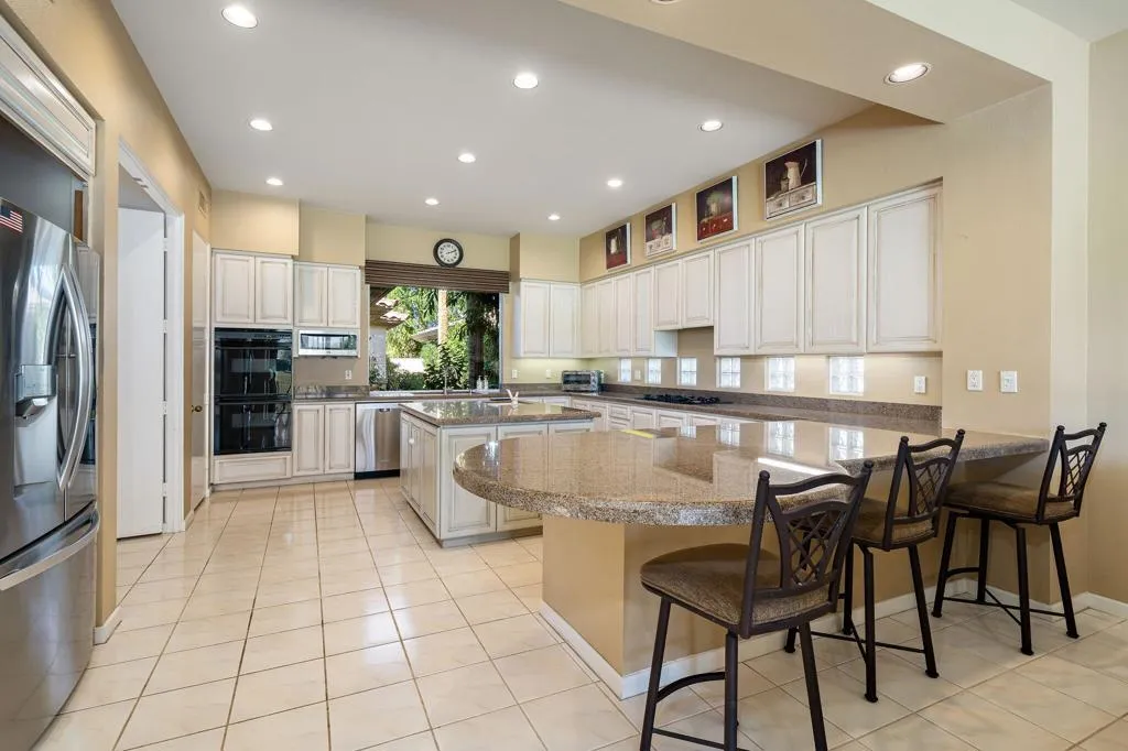 811 Deer Haven Circle, Palm Desert, California 92211 home-pic-5
