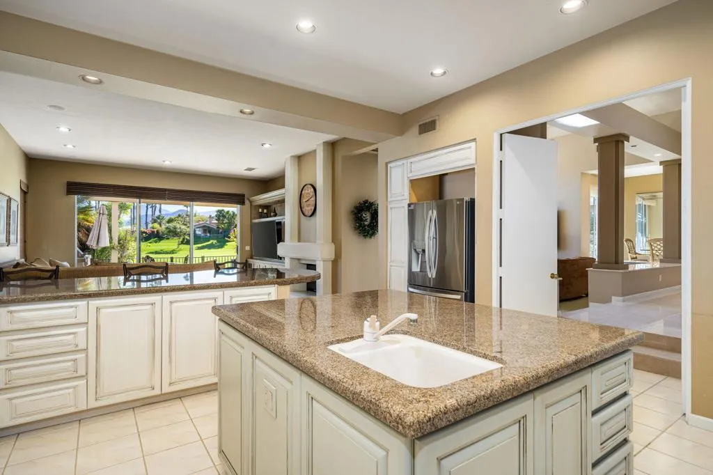 811 Deer Haven Circle, Palm Desert, California 92211 home-pic-18