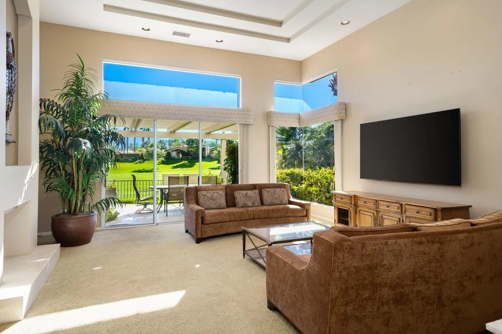 811 Deer Haven Circle, Palm Desert, California 92211 home-pic-2