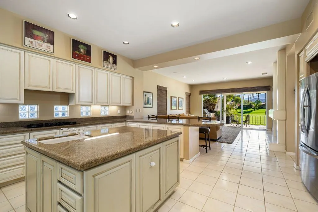 811 Deer Haven Circle, Palm Desert, California 92211 home-pic-6