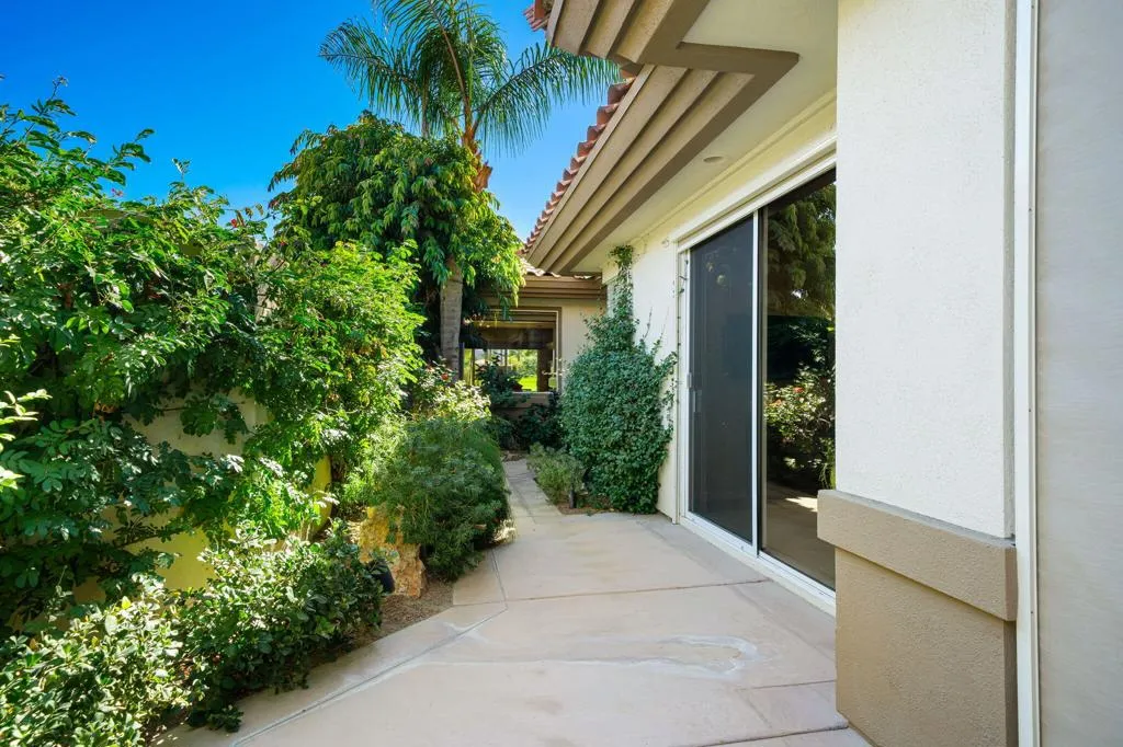 811 Deer Haven Circle, Palm Desert, California 92211 home-pic-49