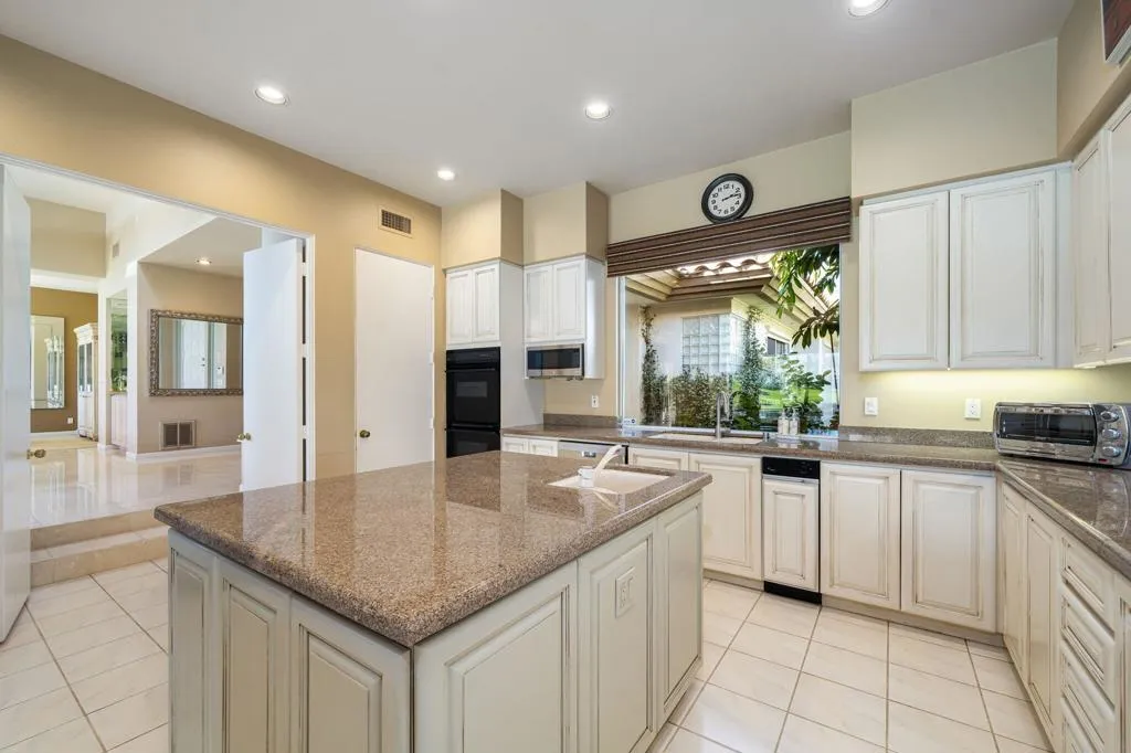 811 Deer Haven Circle, Palm Desert, California 92211 home-pic-16