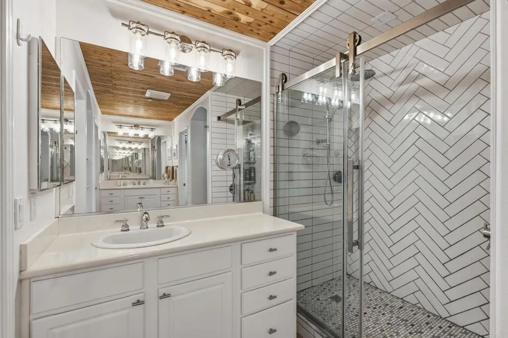 6325 Alexandri Circle, Carlsbad, California 92011 home-pic-19